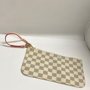 Large Beige Gray Zip Top Wristlet 8.75” x 5.25” with a detachable 8” Strap